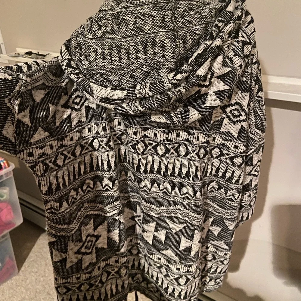 American Eagle Outfitters Black and White Knit Hoodie - Picture 5 of 8